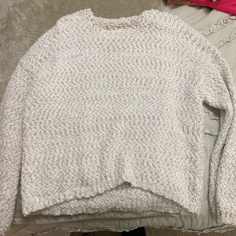 White and Crème Boutique Top🤍🤍🤍